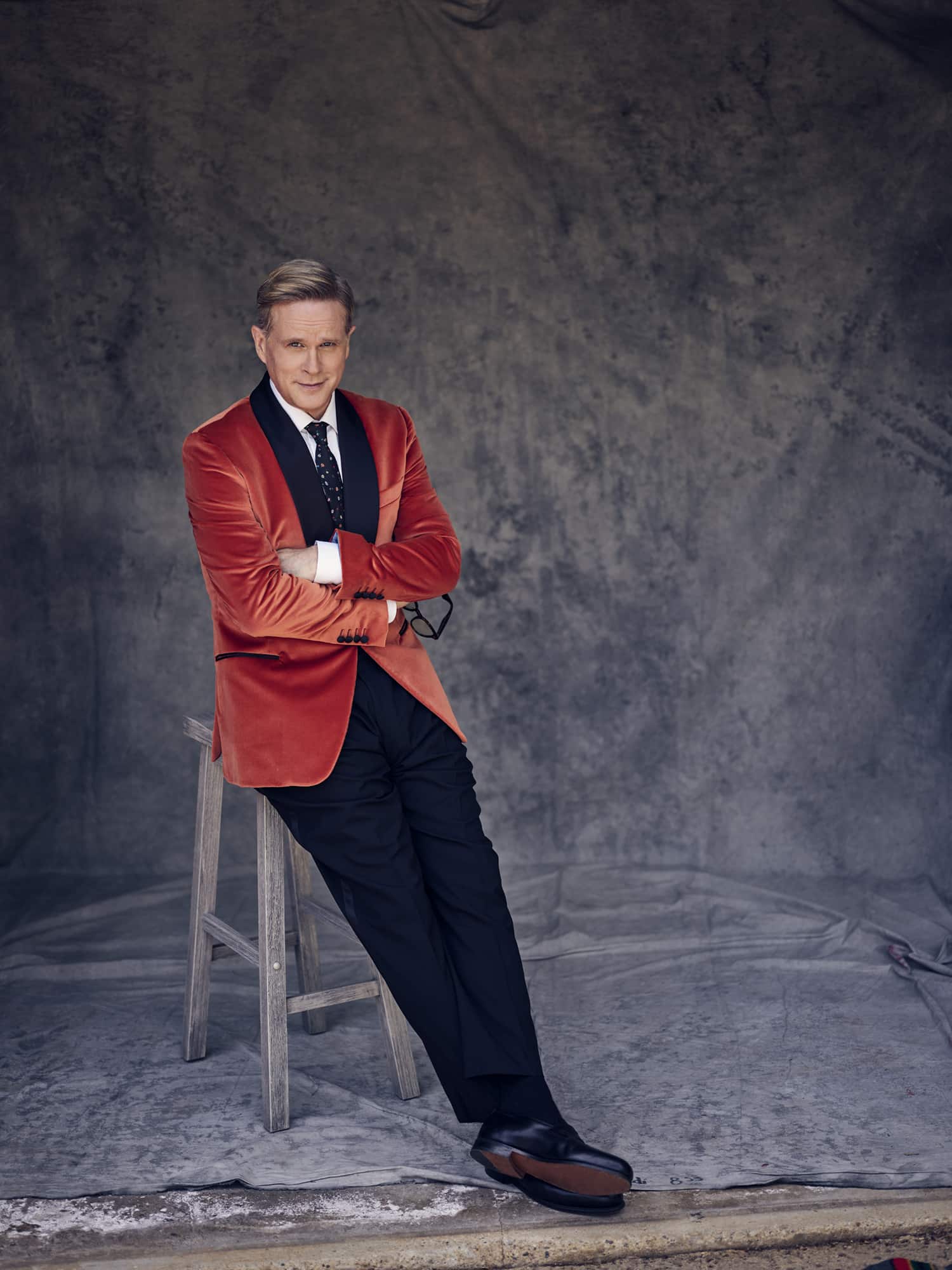 Cary wears vermilion velvet tux jacket, black tux pants, white shirt, floral tie, all by PAUL SMITH. Sunglasses by JACQUES MARIE MAGE. Shoes by JOHN LOBB. // 📸 : Kurt Iswarienko